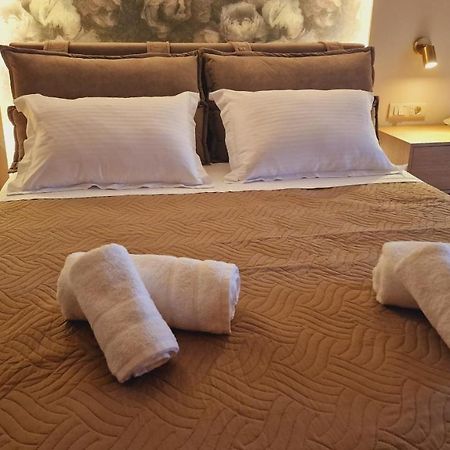 Primrose Apartments Tolo Bagian luar foto