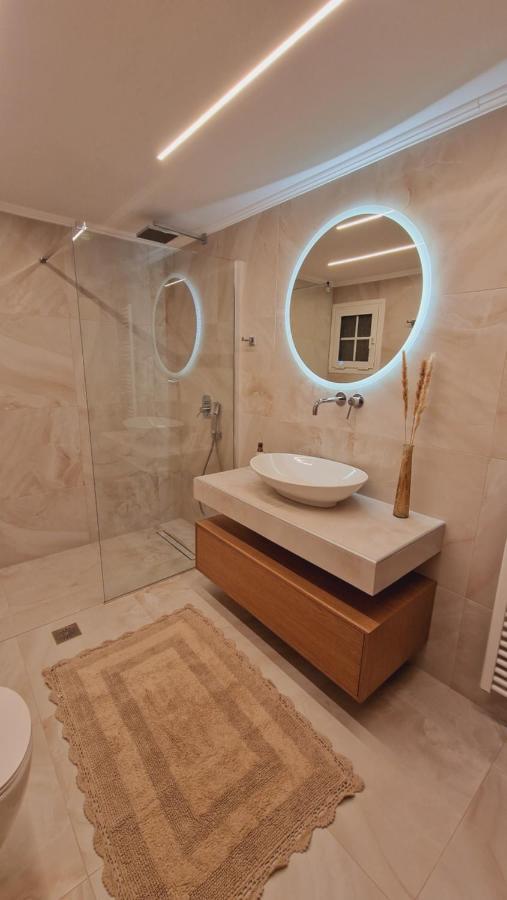 Primrose Apartments Tolo Bagian luar foto