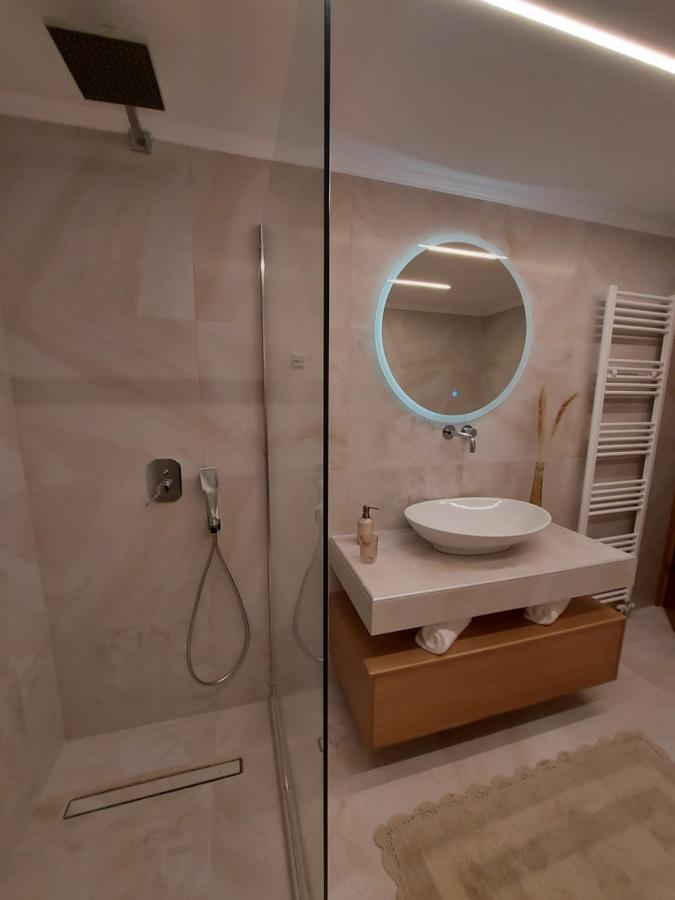 Primrose Apartments Tolo Bagian luar foto